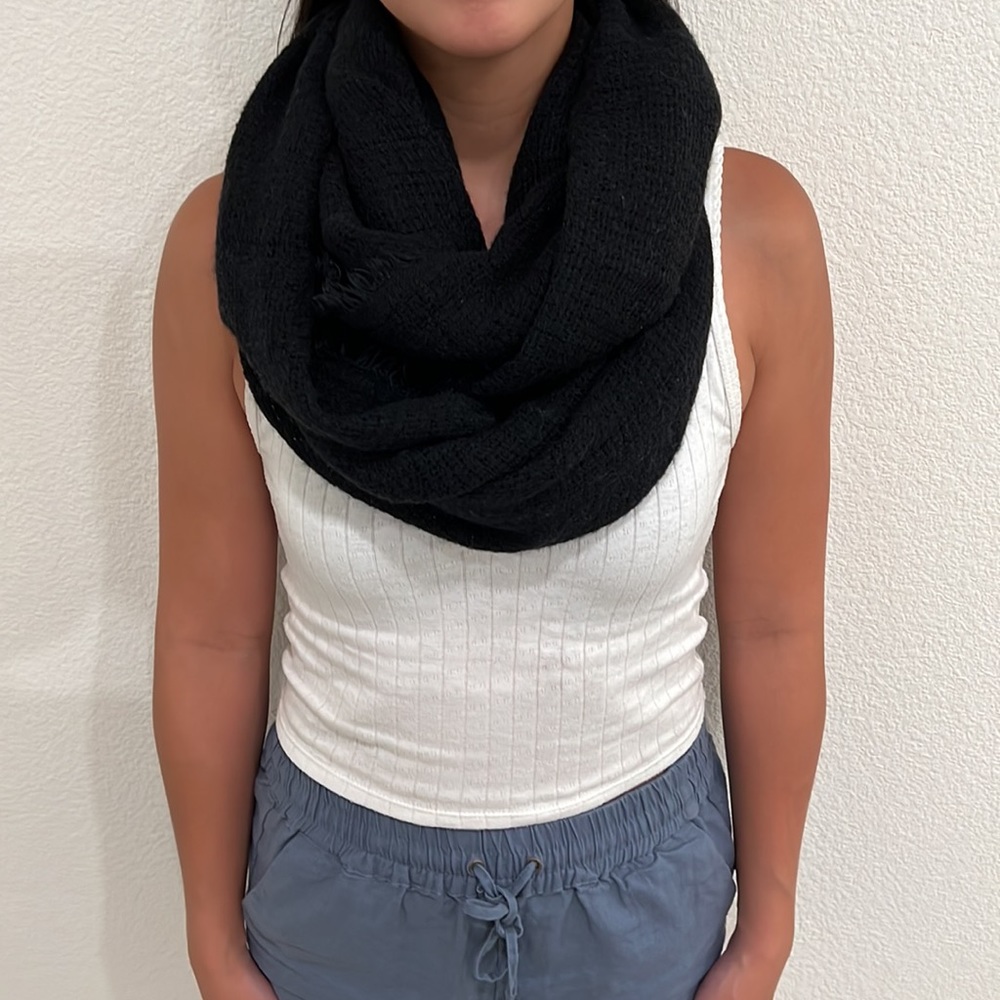 Black Circle Scarf